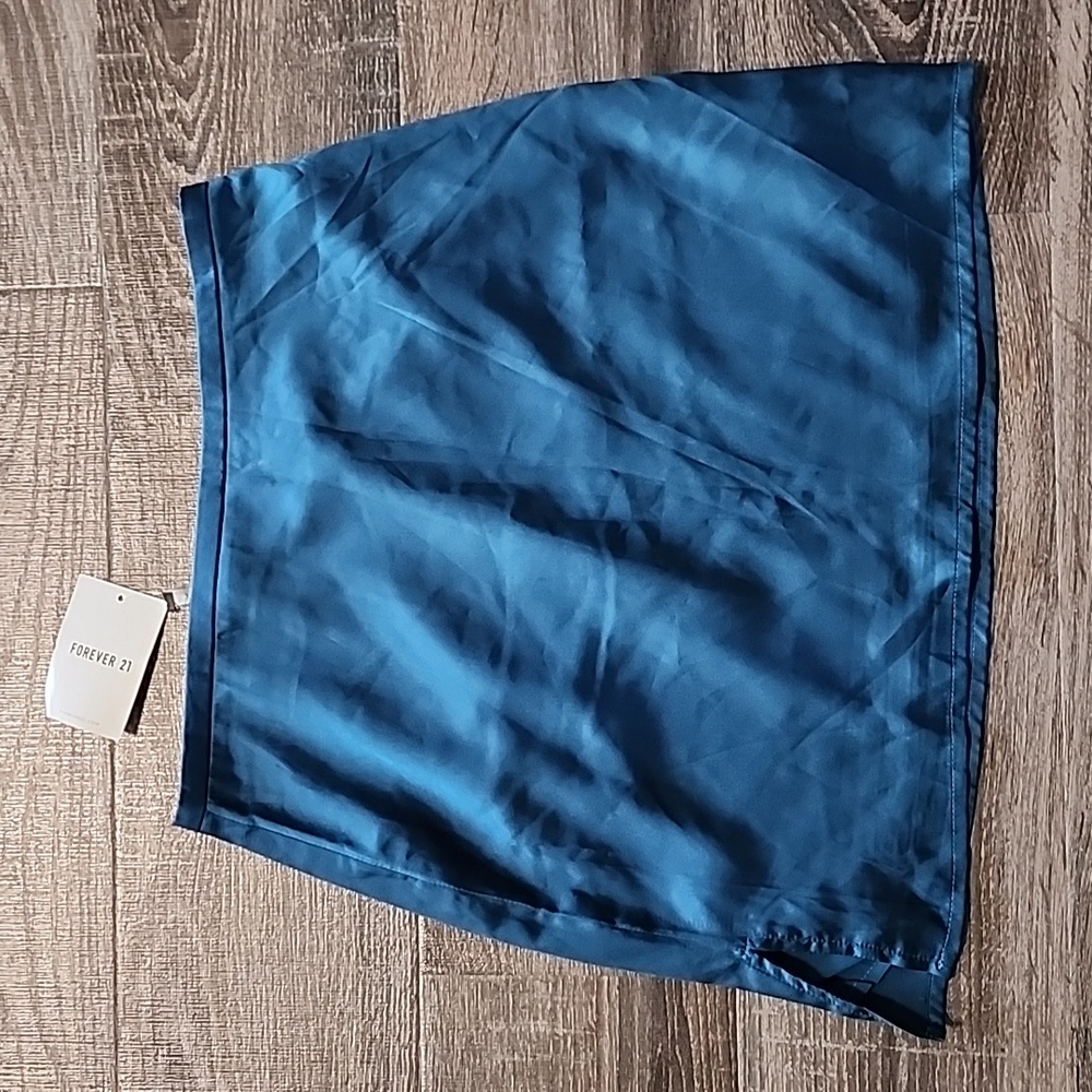 🦇 Forever 21 Teal Satin Mini Skirt 🦇